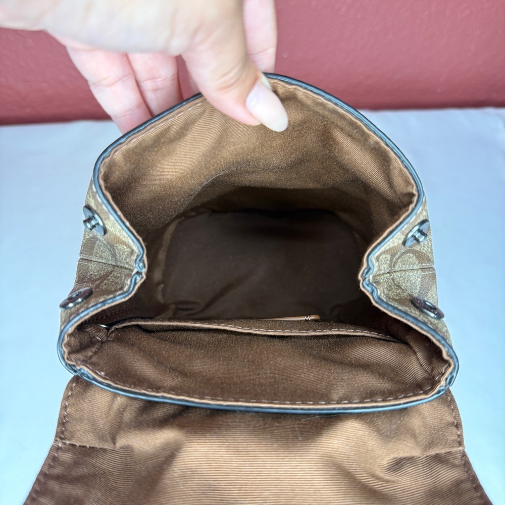 Coach Hudson Small Pack In Signature Canvas - Picture 7 of 8